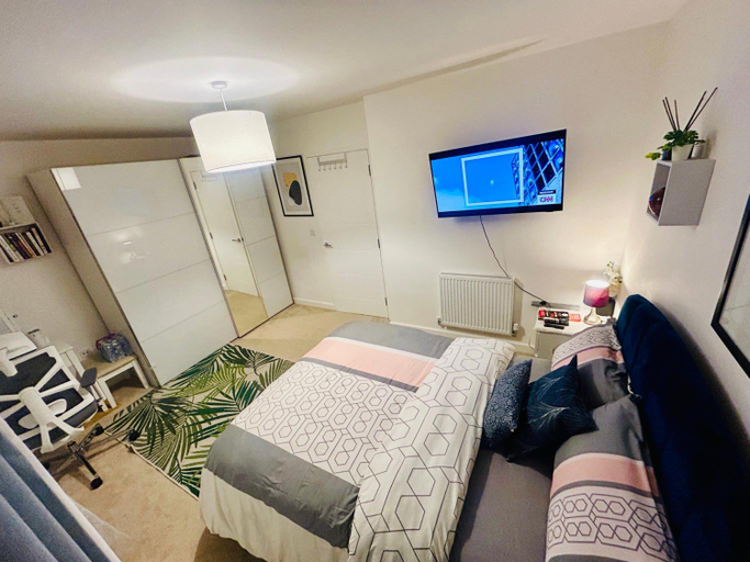 Bedroom 1, Comfortable double room & single room in vibrant Hatfield neighbourhood, Hertfordshire