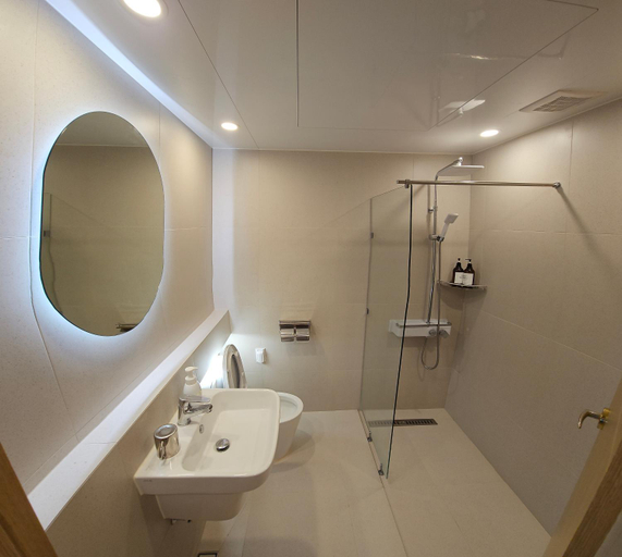 Bathroom 4, Tongyeong Bay Condo Hotel, Tongyeong