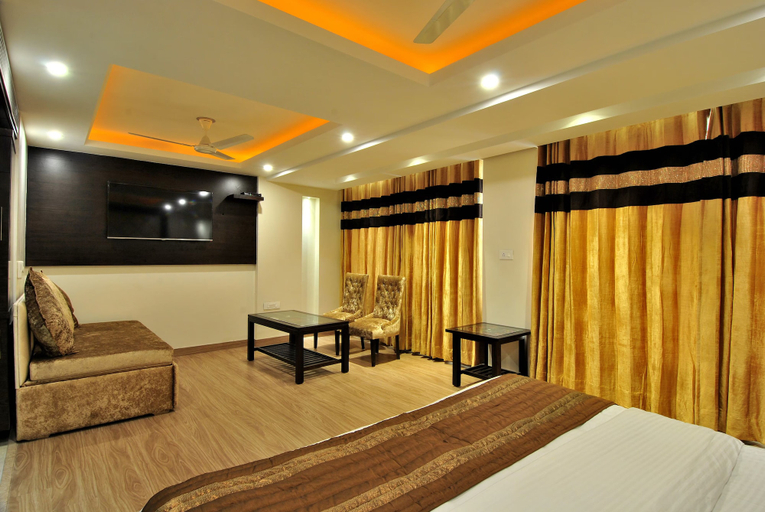 Others 3, Hotel Sai Miracle, Delhi