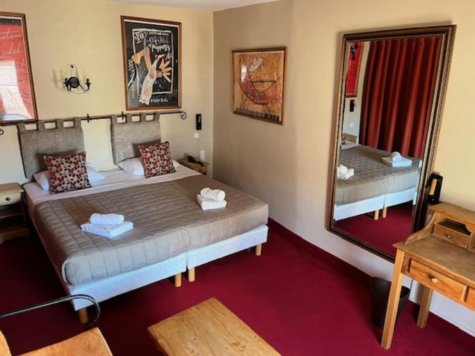 Others 4, Hotel Le Colbert, Vaucluse
