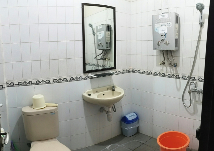 Bathroom 4, Wisma Colomadu, Solo