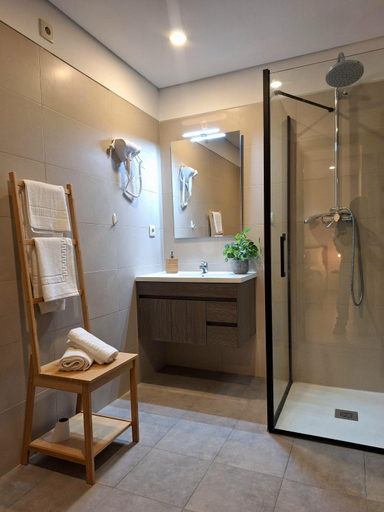 Bathroom 3, Villa Ribeiro, Caminha