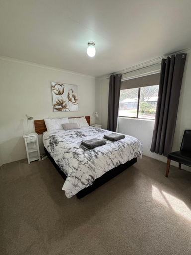 Bedroom 2, Willow Dene Holiday Apartments, Alpine - East
