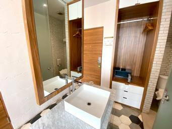 Bathroom 30