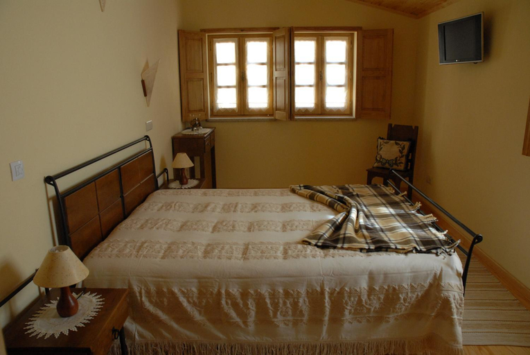 Bedroom 2, Casa da Moreia, Seia