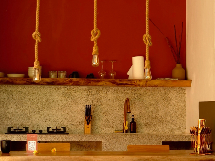 Food & Drinks 19