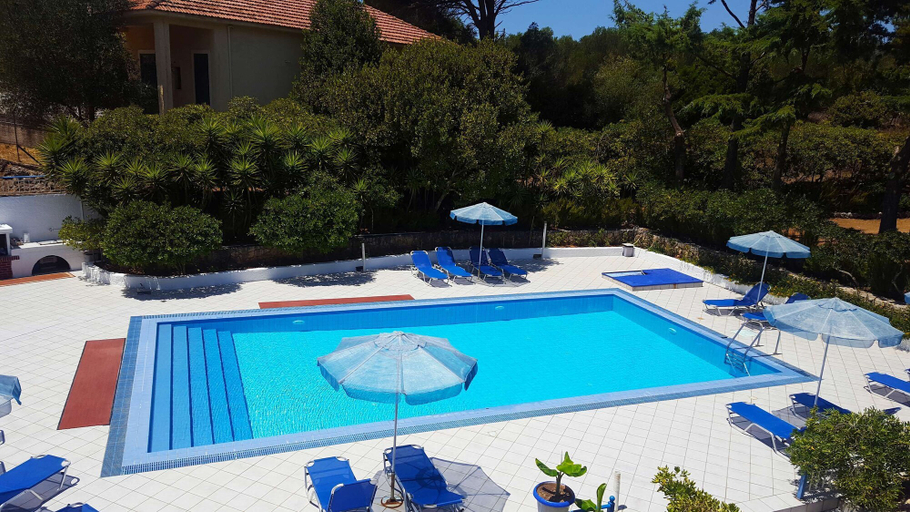 Room 3, Bluewhite Studio - Cozy Garden Nest, Ionian Islands