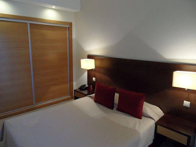 Bedroom 3, BejaParque Hotel, Beja