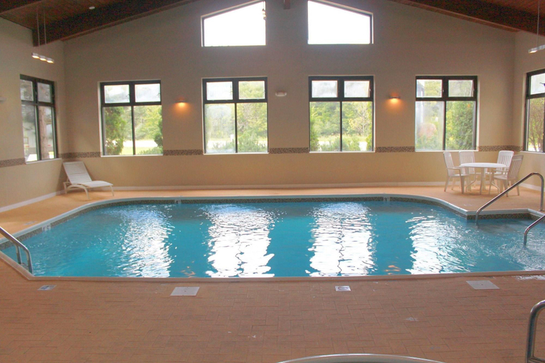 Sport & Beauty, Lexington Inn & Suites - N.W. Chicago West/Elgin, Cook