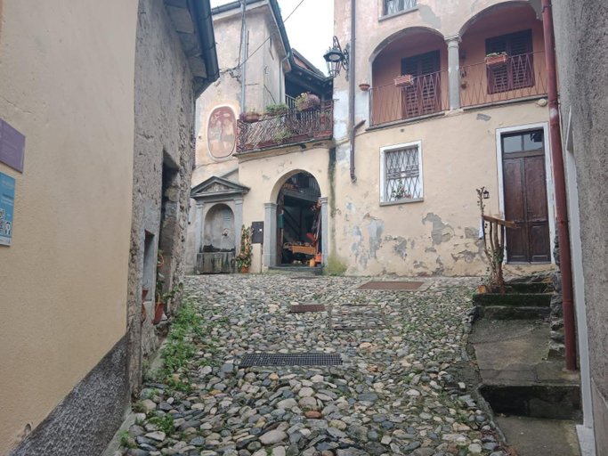 Others 5, La Corte del Poeta, Varese
