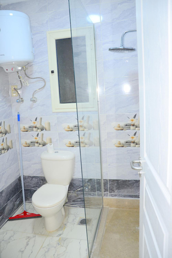 Shower 2, Luxe Apartment Inside Karma Beach Resort Al Ahiaa-Beach Free Access, Al-Ghurdaqah