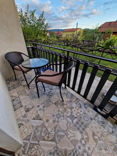 Others 3, apartmaji Lejla, Vipava