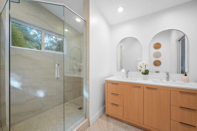 Others 2, Court Haven Paradise: Your All-In-One Getaway, Pinellas