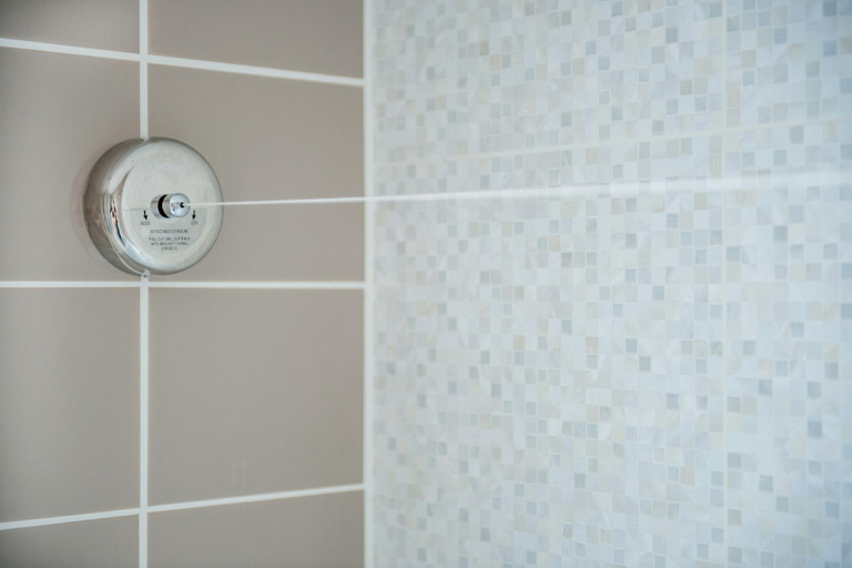 Bathroom 5, Grand Hôtel Gallia & Londres, Hautes-Pyrénées