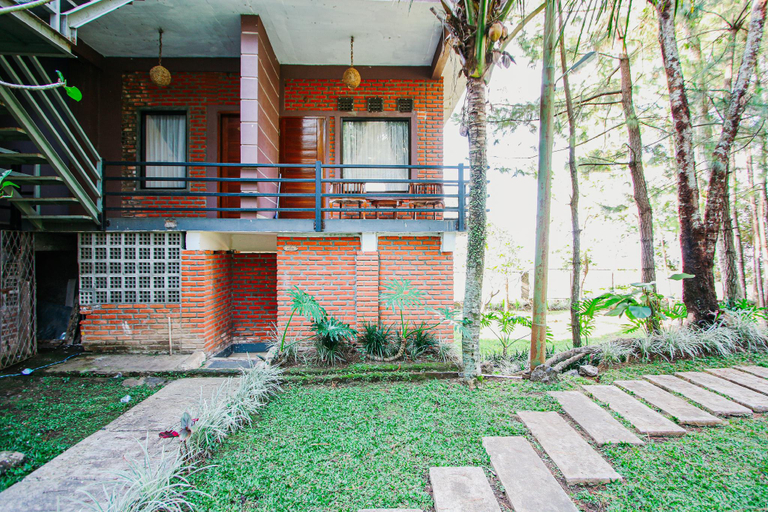 Exterior 3