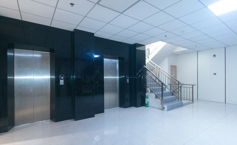 Others 5, Home Me Hotel by RedDoorz, Makati City