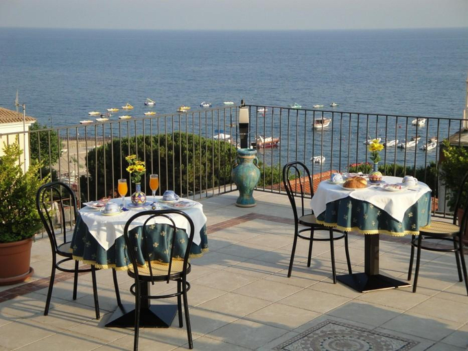 Others 3, Albergo Riviera, Salerno