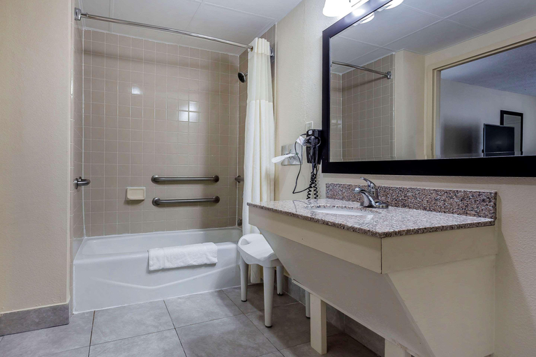 Bathroom 4, Quality Inn Pinehurst Area, Moore