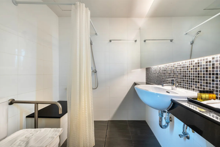 Bathroom 5, The Legacy Hotel, Muang Nonthaburi