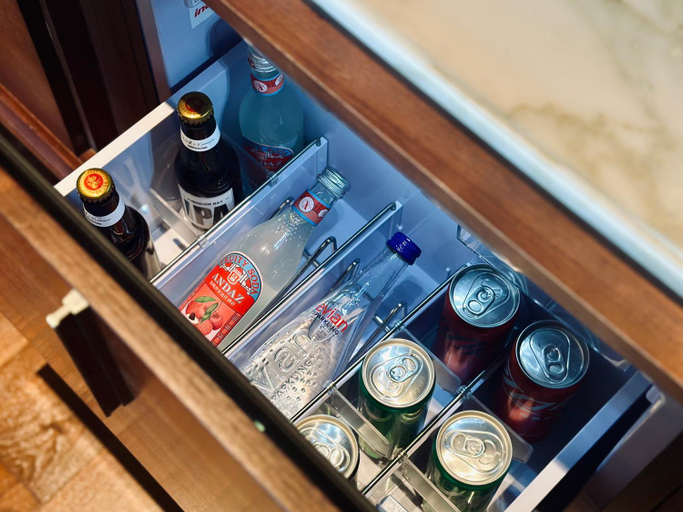 Food & Drinks