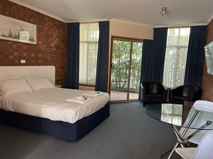 Bedroom 8