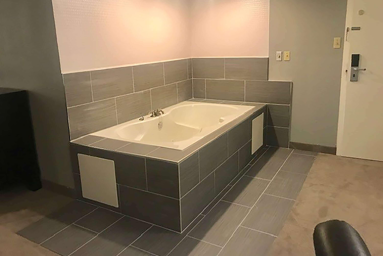 Bathroom 4, Days Inn by Wyndham Conneaut, Ashtabula