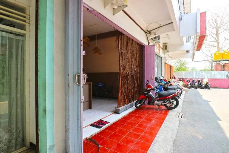 Exterior & Views 2, Pondok Backpacker City Square, Malang
