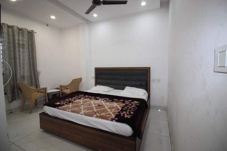 Bedroom 2, Hotel Classic Bar & Restaurant, Solan