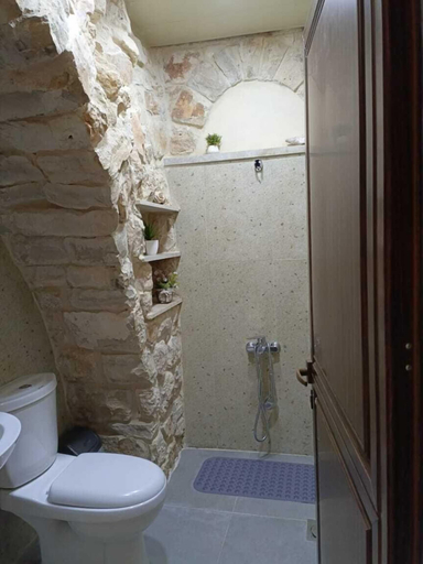 Bathroom 2, Aal Aoudeh, Chouf