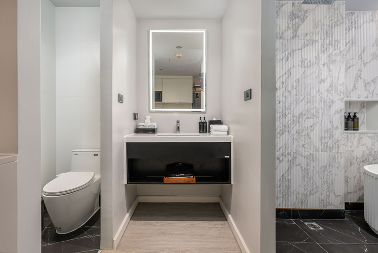 Bathroom 14