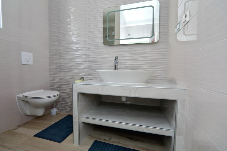 Bathroom 3, Apartmani Marina s pogledom, Sukosan, Sukošan