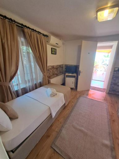 Bedroom 4, Sözer Otel, Ayvalık