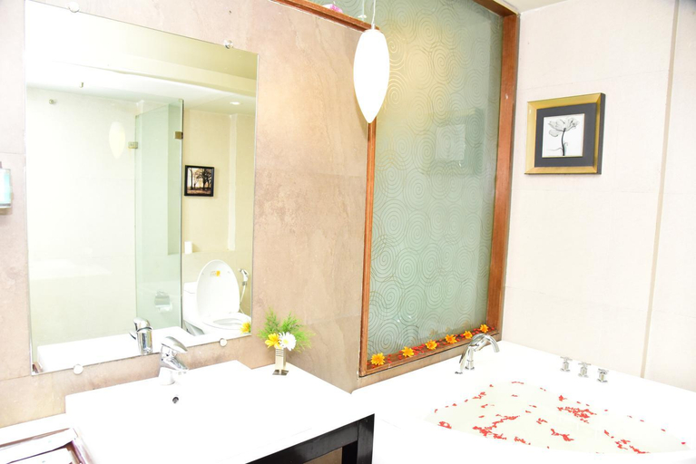 Bathroom 3, Hotel Sinclairs Retreat Ooty, The Nilgiris