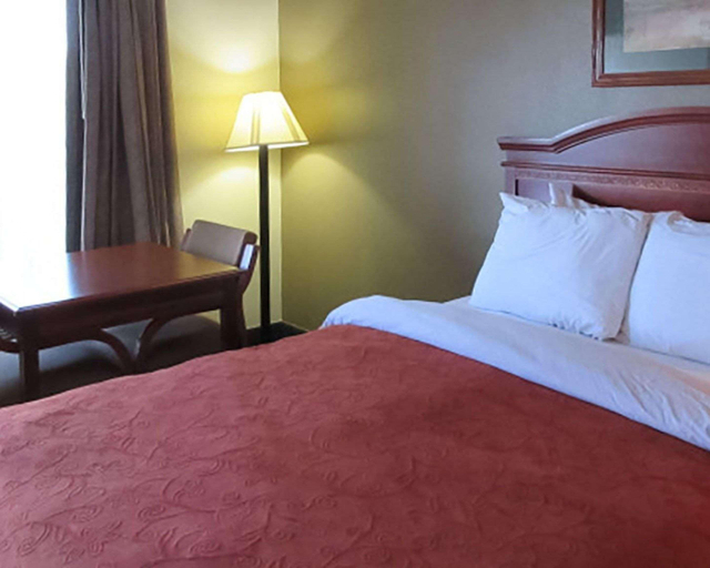 Bedroom 5, Rodeway Inn Walterboro I-95, Colleton