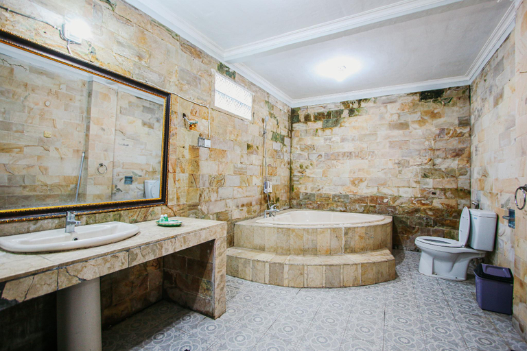 Bathroom 12