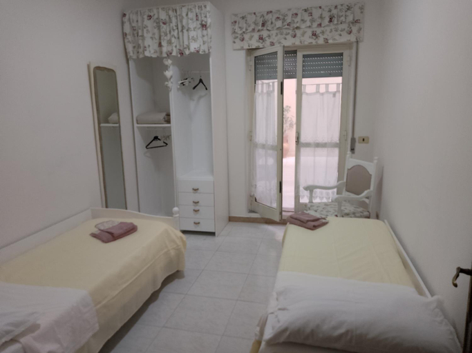 Others 3, Orchidea1, Caserta