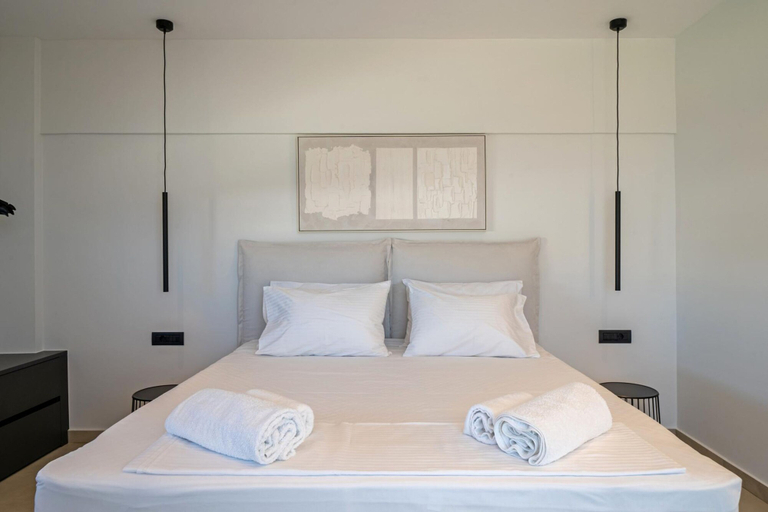 Room 4, Aethra Grand- Luxury 5-bed Villa 850m From Beach, Crete