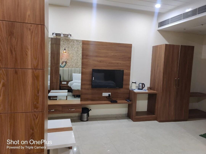 Bedroom 2, Hotel Shubham, Etawah