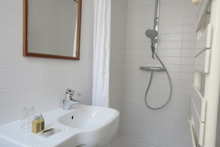 Bathroom, Hotelhome Paris 16, Paris