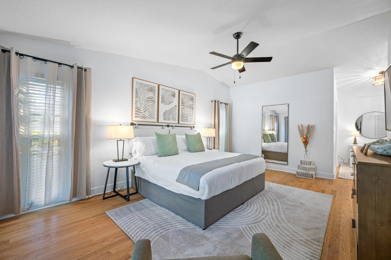 Others 5, Court Haven Paradise: Your All-In-One Getaway, Pinellas