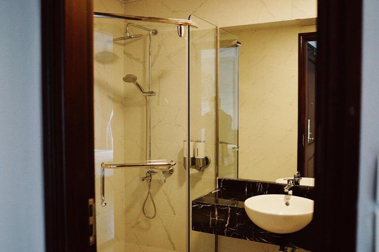 Bathroom 4, The Confetti hotel, Hạ Long