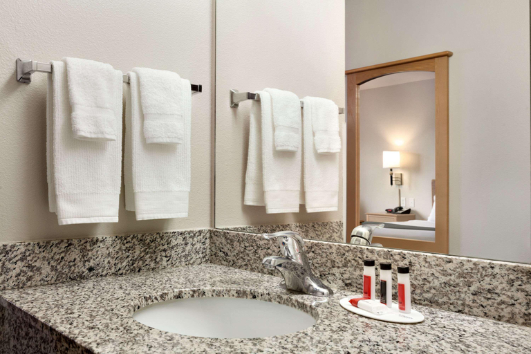 Bathroom 3, Travelodge by Wyndham Milford, Beaver