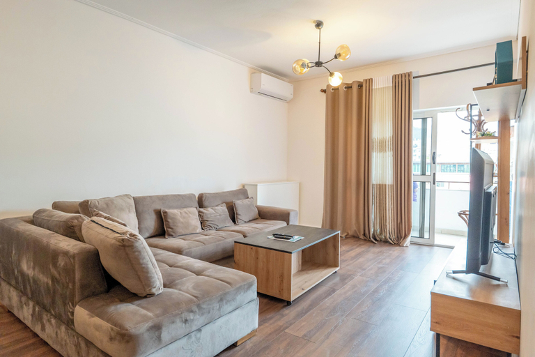 Others 5, Tirent Apartment Komuna Parisit 2, Tiranës