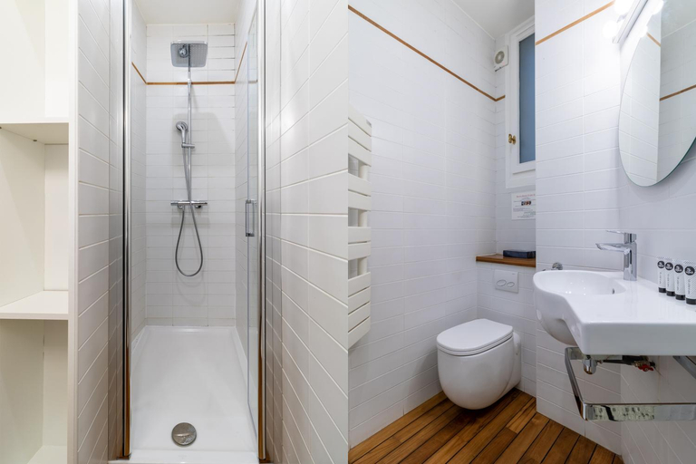 Bathroom 3, HotelHome Paris 16, Paris
