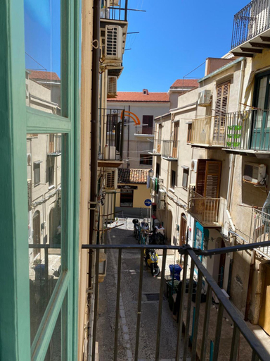 Others 2, Cefalhub, Palermo