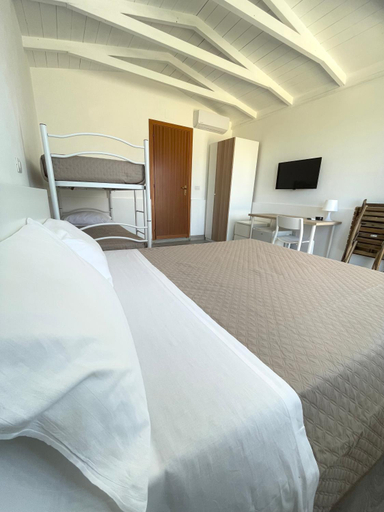 Bedroom 2, Aldiva Chalet, Roma