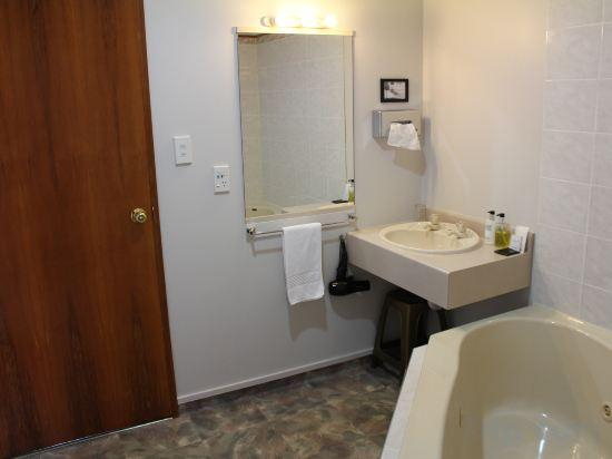 Bathroom 4