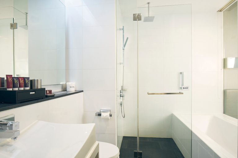 Bathroom 5, Quincy Hotel Singapore, Singapore