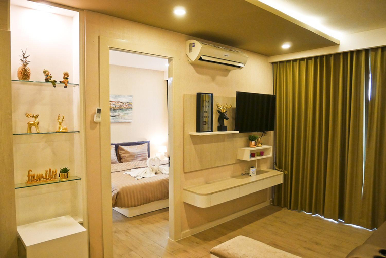 Bedroom 3, Seven Seas Pattaya Poolside Room adjoining the pool, Pattaya