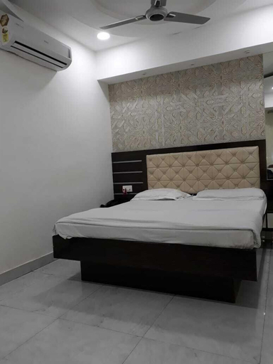 Others 3, Swagatham Lodging, Thane